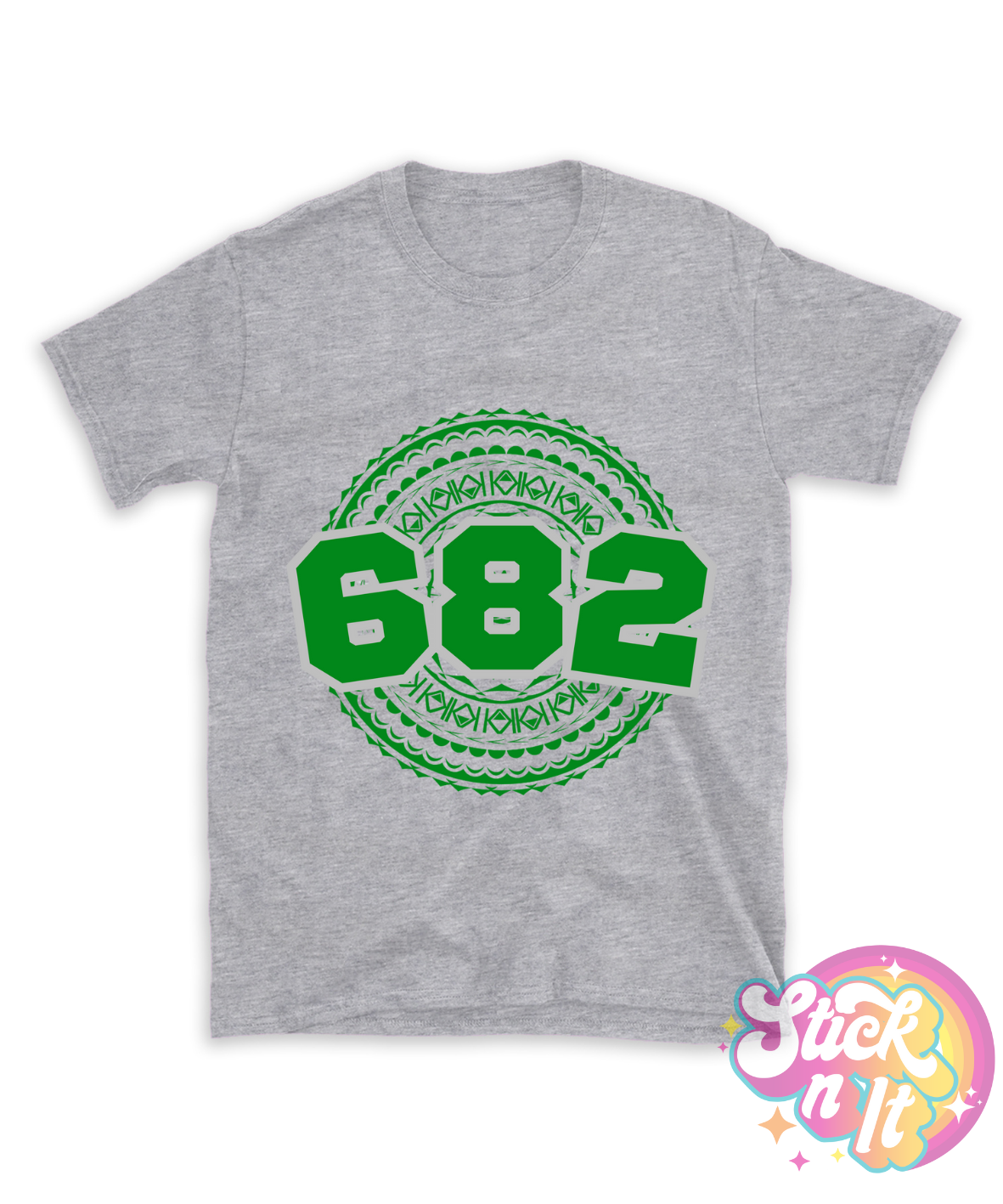 Unisex grey shirt featuring a Polynesian Cook Islands design with area code 682 in green