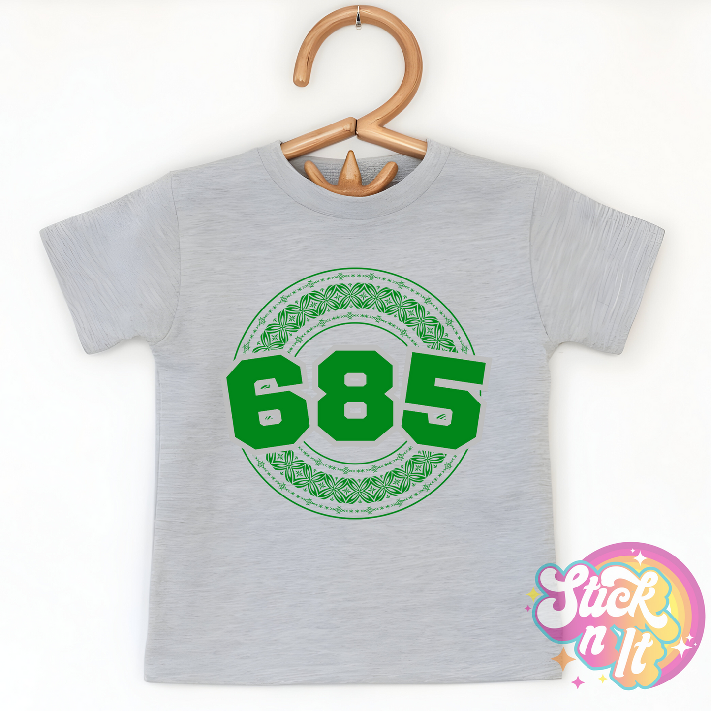 Kids size grey shirt featuring a Polynesian Samoa design with area code 685 in green.