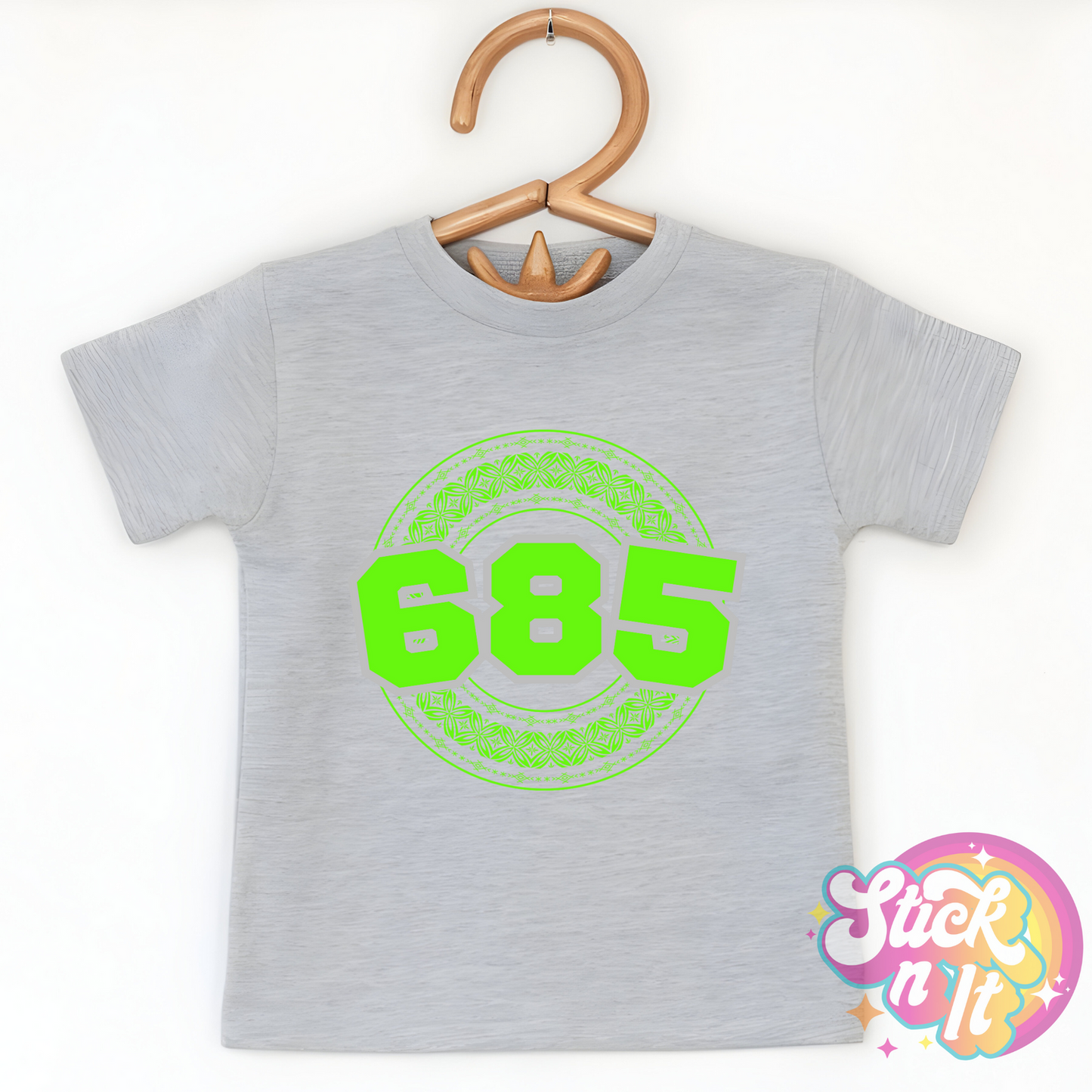 Kids size grey shirt featuring a Polynesian Samoa design with area code 685 in lime.