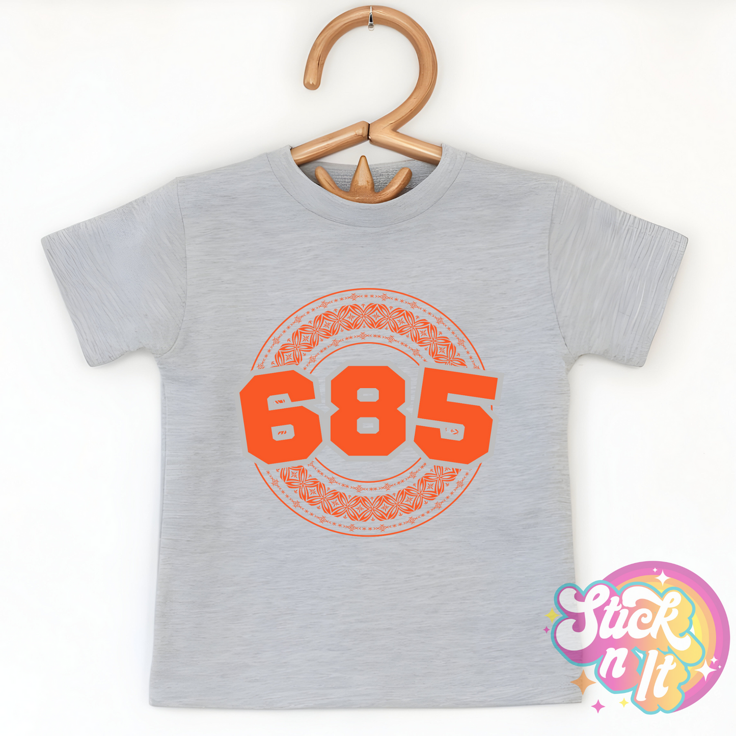 Kids size grey shirt featuring a Polynesian Samoa design with area code 685 in orange.