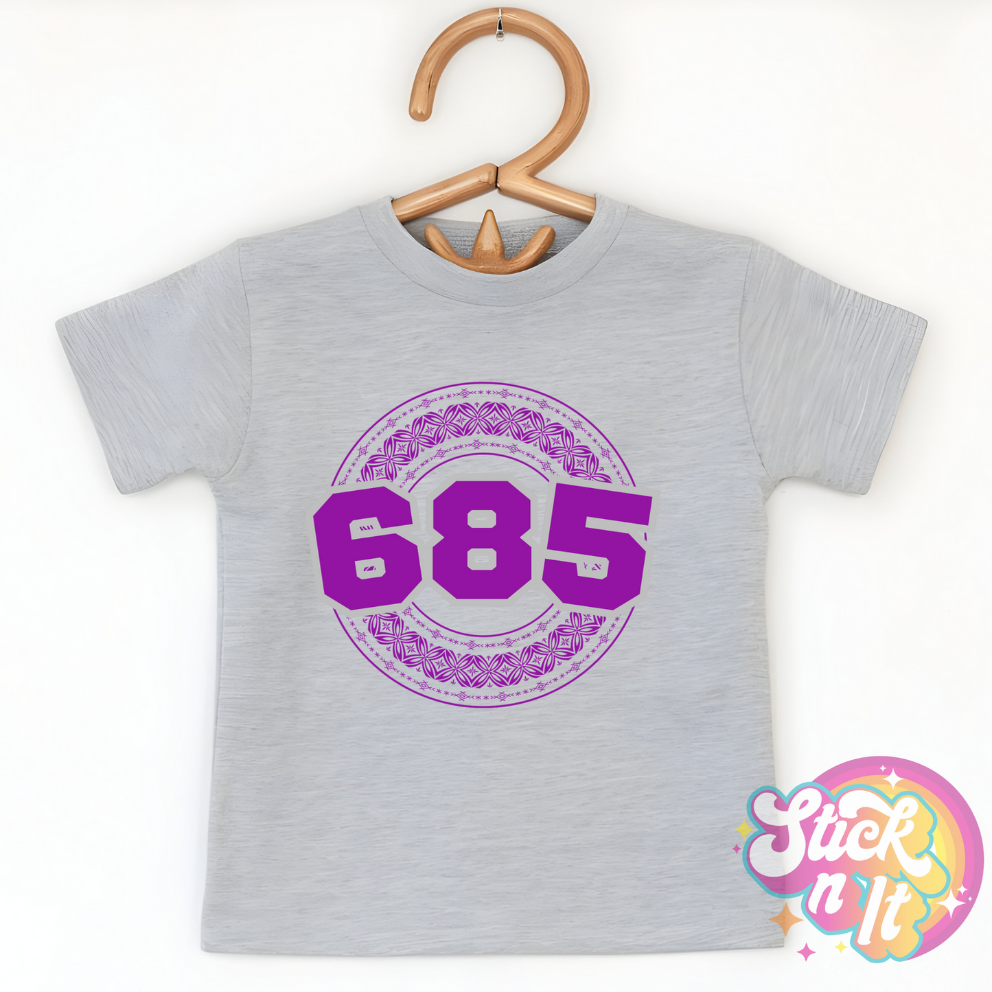 Kids size grey shirt featuring a Polynesian Samoa design with area code 685 in purple.