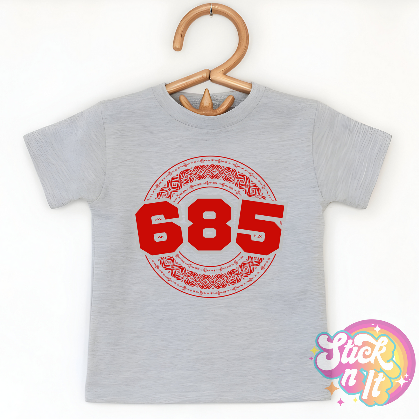 Kids size grey shirt featuring a Polynesian Samoa design with area code 685 in red.