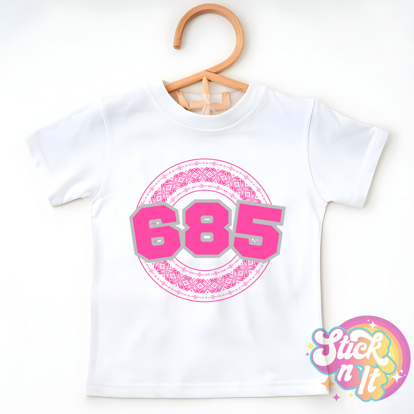 Kids size white shirt featuring a Polynesian Samoa design with area code 685 in pink.