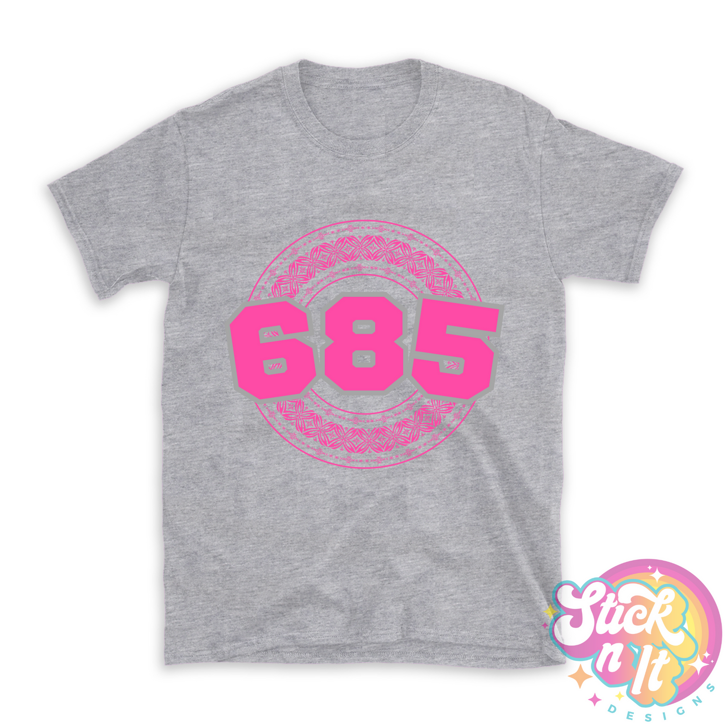 Grey shirt featuring a Polynesian Samoa design with area code 685 in pink.
